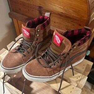 Vans boots men’s size 7 women’s size 8.5